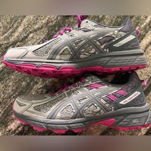 Asics -Never worn-Size 9